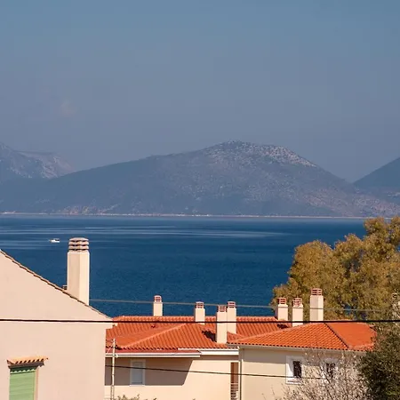 Lägenhet Eleni's House Karavomylos